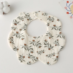Detail of flower-shaped 100% cotton baby bib with olive branch and berry print