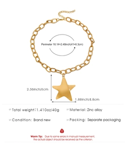 Dettaglio della collana a catena d'oro con ciondolo a stella e misure dimensionali