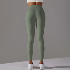 Vue arrière du legging de yoga vert sauge à taille haute avec effet galbant fessier