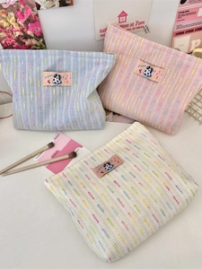 Trousses de maquillage en tweed bleu, rose et beige avec écussons de dessin animé mignons