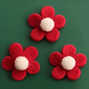 Handmade Wool Felt Christmas Ornament Flower Reindeer Ice Cream Hanging Decoration For Xmas Tree Festive Home Decor Gift