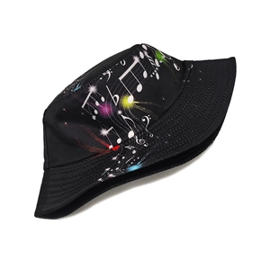 Chapeau bob noir tendance avec motifs de notes de musique colorées et design musical