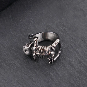 Anello teschio punk vintage in acciaio inossidabile con design a scheletro avvolgente