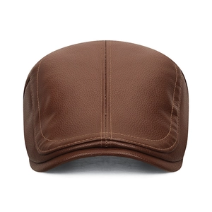 Béret rétro en cuir PU marron foncé avec texture litchi et doublure polaire chaude