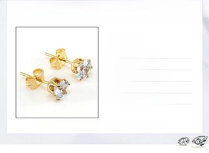 Detalle de los pendientes de titanio chapados en oro 18K con circón y dimensiones