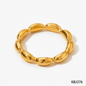 Macro detail of high-polish gold bean link ring with a reflective mirror finish