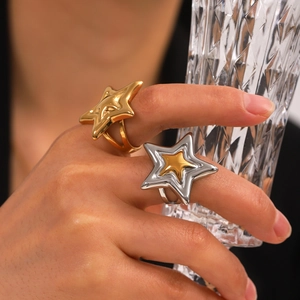 Star-shaped 18K gold-plated stainless steel rings worn by model for a minimalist look