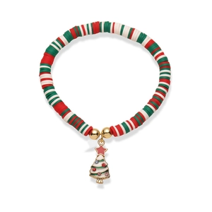 Détail du bracelet en perles d'argile rouge vert blanc avec un pendentif sapin de Noël doré