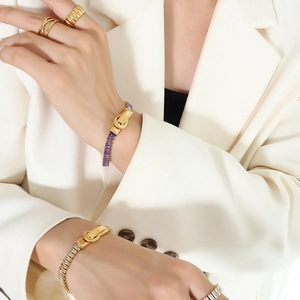 Luxurious gold-plated stainless steel bracelet with square cubic zirconia and magnetic clasp