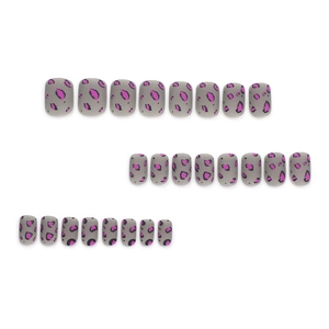 Faux ongles léopard rose avec base gris mat de forme courte carrée et ovale
