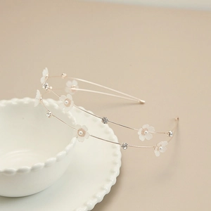 Double-layer floral headband with white matte flowers, pearls and crystal rhinestones