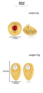 Detailed size specifications for gold earrings with red stones and pearl accents