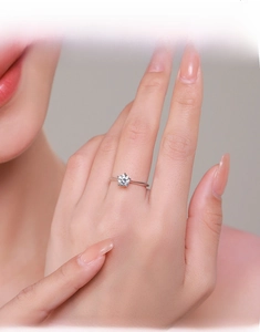 Close-up of a minimalist S925 sterling silver ring with a sparkling round-cut solitaire