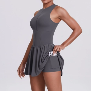 Dettaglio della tasca interna per cellulare sugli shorts della gonna da tennis a pieghe