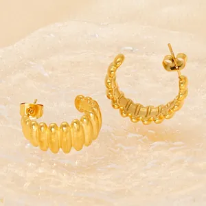 Fashionable golden stainless steel C-shaped hoop earrings with spiral ribbed texture