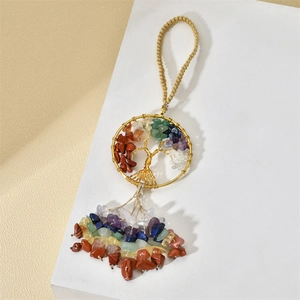 Pendentif Arbre de Vie fait main avec cristaux naturels colorés et pompon tressé