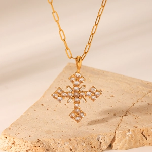 Collier croix en acier inoxydable doré serti de zircons clairs avec chaîne trombone chic