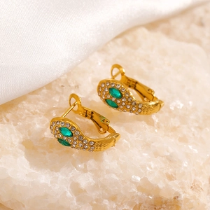 Élégantes boucles d'oreilles serpent en acier doré 18 carats avec pierres et cristaux
