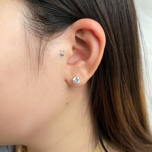 Close-up of S925 silver stud earring with a 4-prong set clear round cubic zirconia