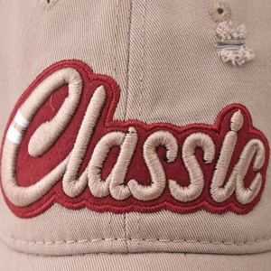 Detalle de bordado Classic 3D y diseño desgastado en la gorra de béisbol de algodón caqui