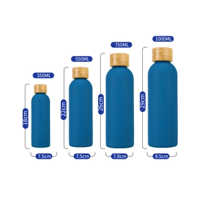 Gourdes de sport en acier bleu avec couvercles en bambou en quatre tailles et dimensions