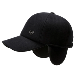 Winter-Thermomütze für Herren mit Ohrenklappen und Sport-Metall-Emblem in Schwarz