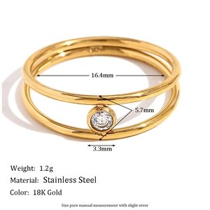 Anello a doppio strato in acciaio inossidabile placcato oro 18K con zircone bianco lucido
