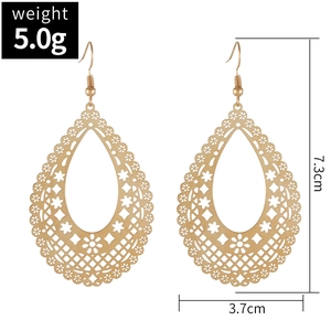 Detailed view of hollow teardrop earrings with measurements of 7.3cm length and 5g weight