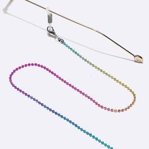 Detailed close-up of rainbow gradient beaded eyewear chain with non-slip silicone loops