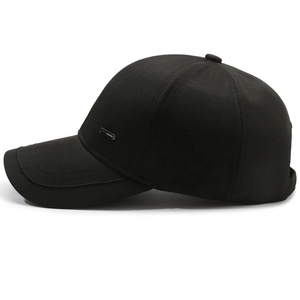 Casquette de baseball noire classique pour hommes avec plaque logo en métal tendance