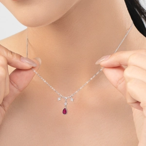 Collier élégant en argent sterling S925 avec pierre rouge en goutte et diamants