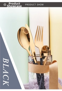 Dettaglio del set di posate in acciaio inox oro e nero in un bicchiere decorato