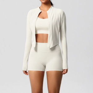 Ensemble de yoga 3 pièces blanc crème avec veste zippée, brassière et short gainant