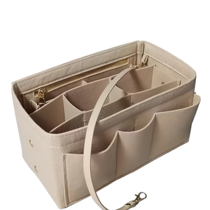 Organisateur de sac en feutre beige avec compartiments et bandoulière amovible