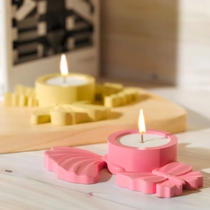 Set di portacandele a farfalla minimalista in resina opaca rosa e giallo tenue