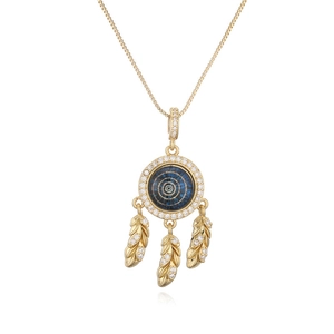 Collana acchiappasogni dorata vintage con cerchi blu e pendenti a piuma