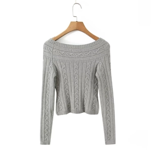 Ensemble pull en maille torsadée à épaules dénudées et short gris pour femme