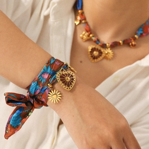 Parure collier et bracelet en soie à fleurs avec pendentifs cœur et tournesol