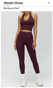 Détail de l'ensemble de yoga sans couture bordeaux avec legging taille haute pour femme