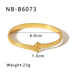 Detail of gold rock texture open bangle with size dimensions 6.0cm and 23g weight
