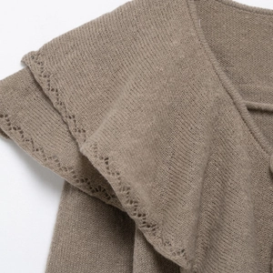 Haut en maille pour femme avec poignets à volants et détails ajourés pointelle