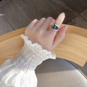 Minimalist S925 sterling silver geometric wide ring worn by a model in natural light