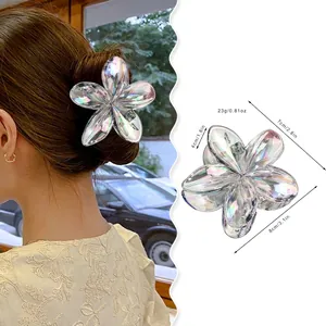 Translucent flower claw clip for women featuring gradient colors and size dimensions