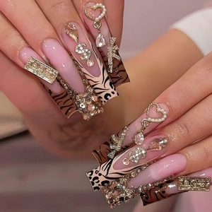 Faux Ongles Long Cercueil Imprimé Léopard Avec Breloques Alliage Strass 3D Künstliche Perle Cœur Nœud Street Art Pour Femmes