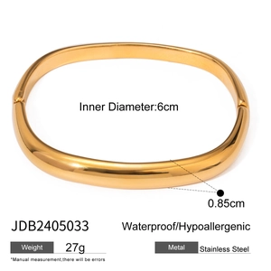 Bracciale minimalista in acciaio inossidabile placcato oro 18k con diametro 6cm e spessore 0,85cm