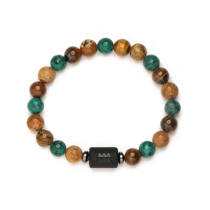Details des Wassermann-Zodiac-Armbands mit Tigerauge-Perlen und grünen Türkissteinen