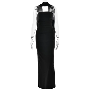 Elegante abito lungo a tubino nero senza spalline con sciarpa coordinata e schiena scoperta