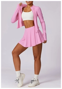 Détail de l'ensemble de sport 3 pièces rose anti-UV avec veste et jupe plissée sport