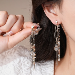Boucles d'oreilles pendantes en cristal avec franges dorées et pierre claire facettée