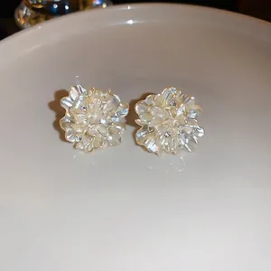 Elegant gold-plated flower stud earrings with resin petals and white zircons